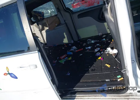 2020 Dodge Grand Caravan Sxt z USA, uszkodzony, nr VIN 2C4RDGCG3LR153270